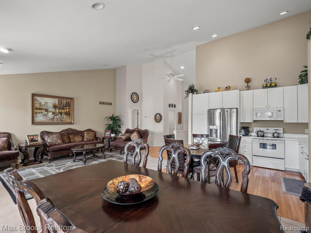 311 WINSLOW Circle, Commerce Twp, MI 48390 — Photo 13