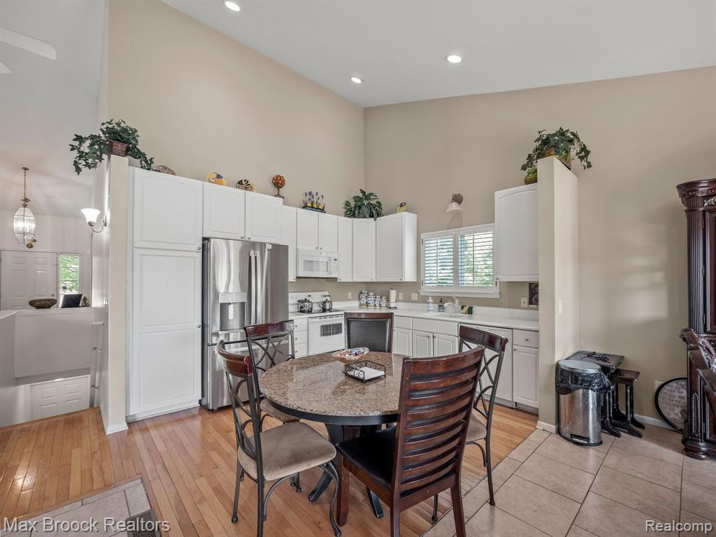 311 WINSLOW Circle, Commerce Twp, MI 48390 — Photo 14