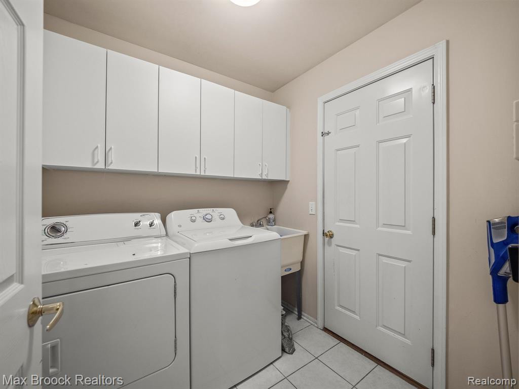 311 WINSLOW Circle, Commerce Twp, MI 48390 — Photo 22
