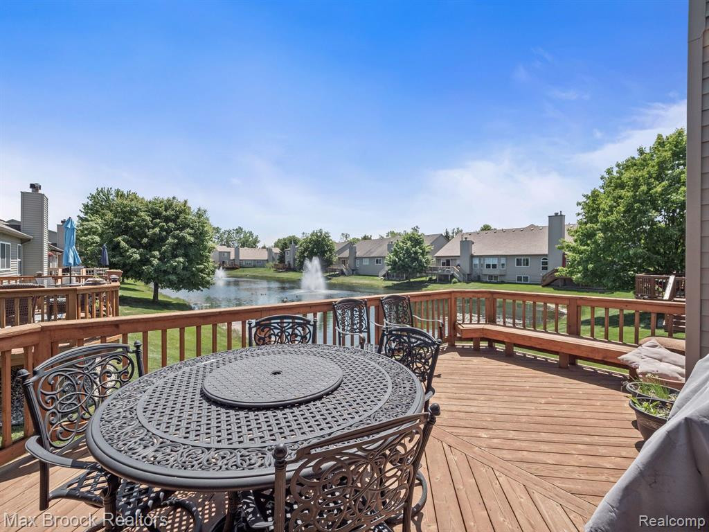 311 WINSLOW Circle, Commerce Twp, MI 48390 — Photo 24