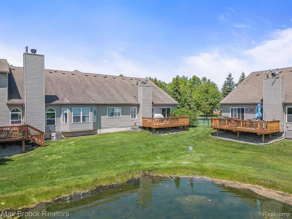 311 WINSLOW Circle, Commerce Twp, MI 48390 — Photo 26