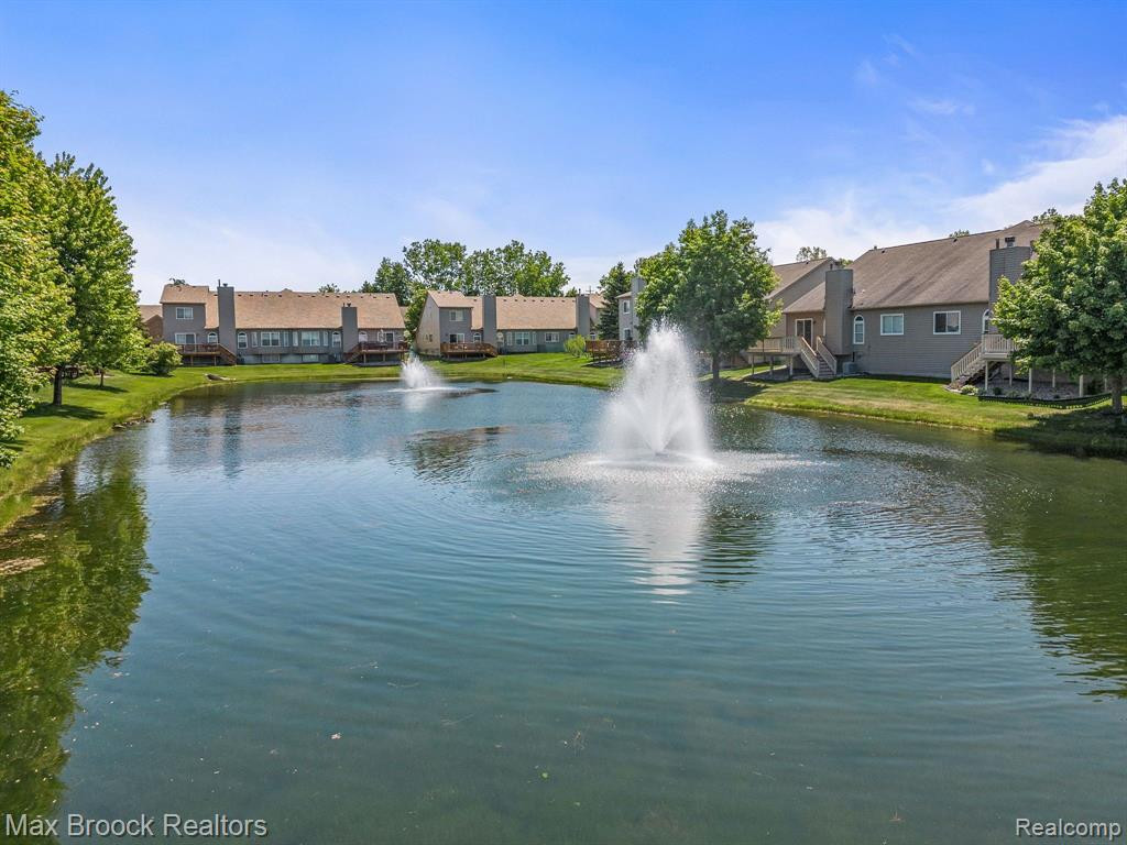 311 WINSLOW Circle, Commerce Twp, MI 48390 — Photo 28