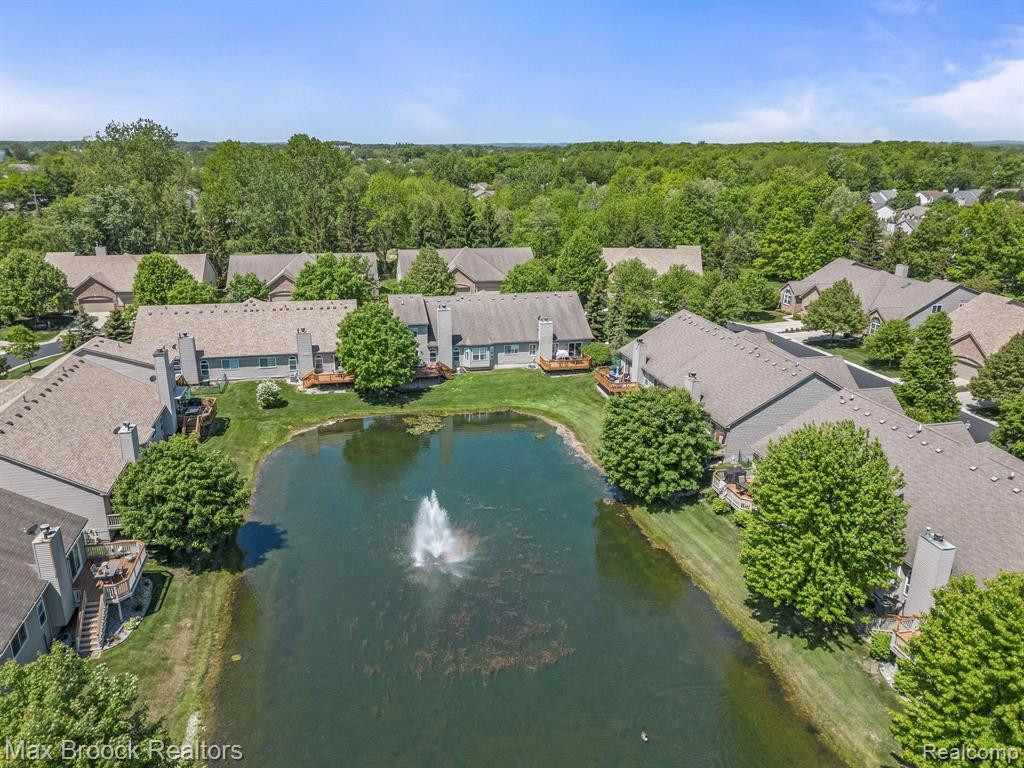 311 WINSLOW Circle, Commerce Twp, MI 48390 — Photo 29