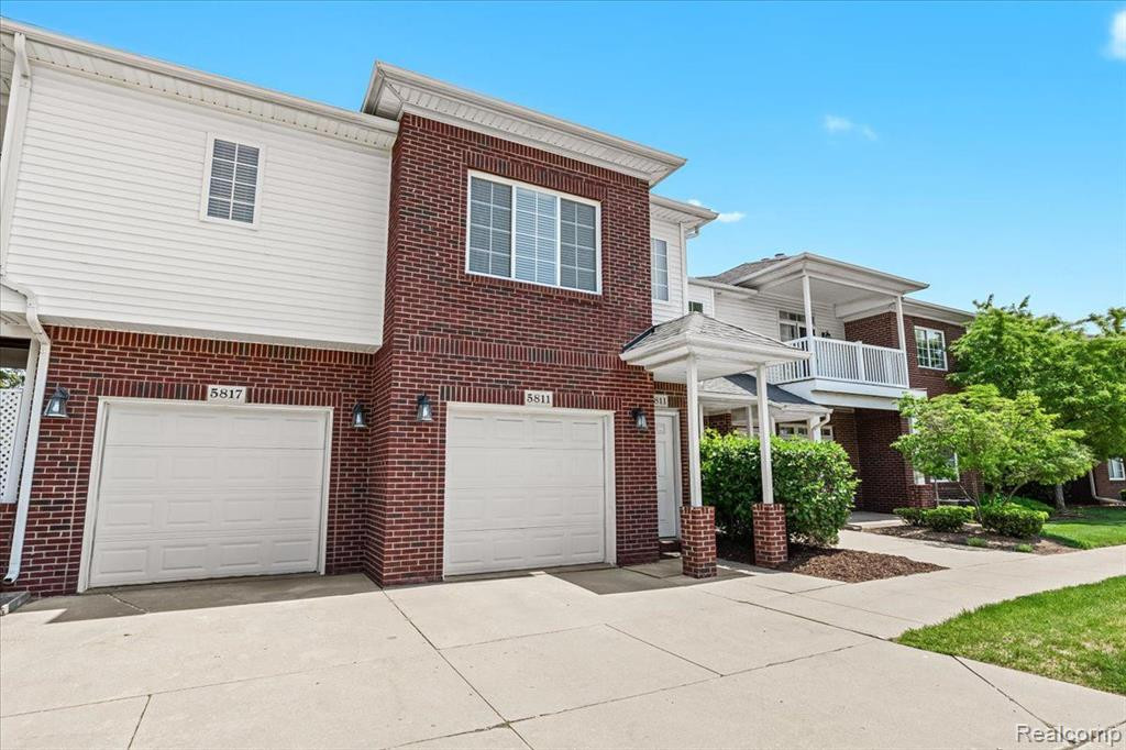 5811 TWIN OAKS Drive, Sterling Heights, MI 48314 — Photo 2