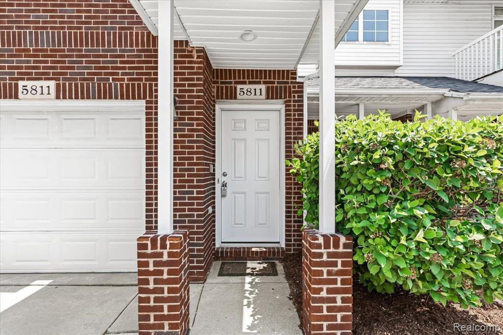 5811 TWIN OAKS Drive, Sterling Heights, MI 48314 — Photo 3