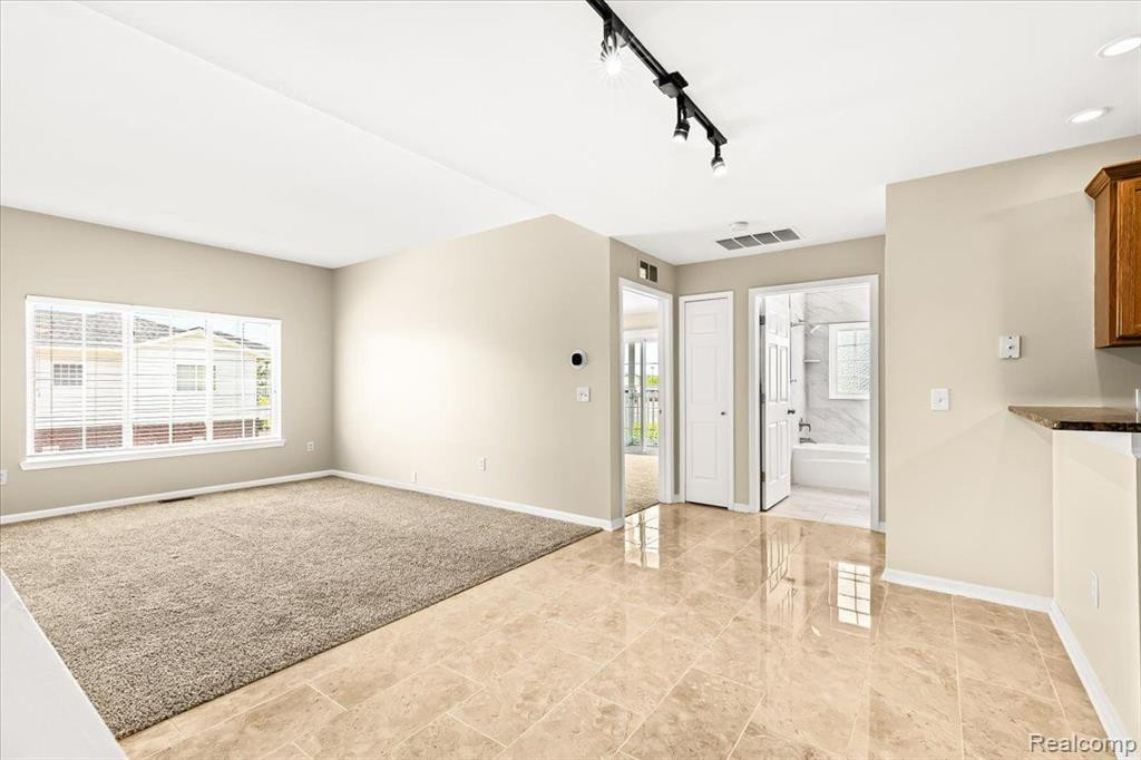 5811 TWIN OAKS Drive, Sterling Heights, MI 48314 — Photo 5