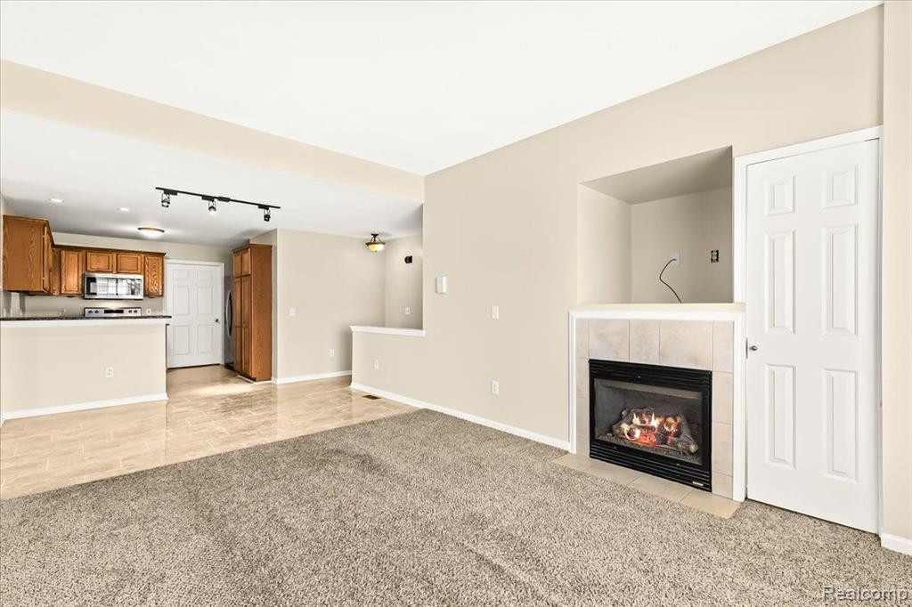 5811 TWIN OAKS Drive, Sterling Heights, MI 48314 — Photo 9