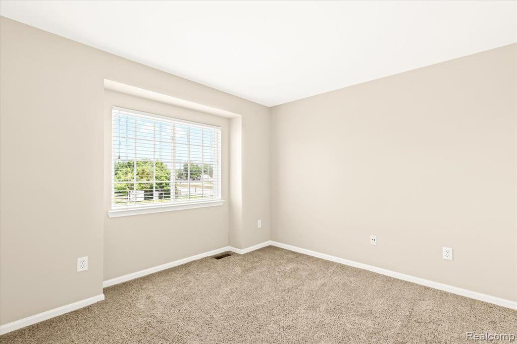 5811 TWIN OAKS Drive, Sterling Heights, MI 48314 — Photo 11