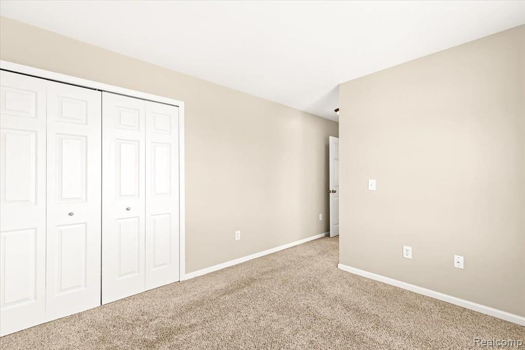 5811 TWIN OAKS Drive, Sterling Heights, MI 48314 — Photo 12