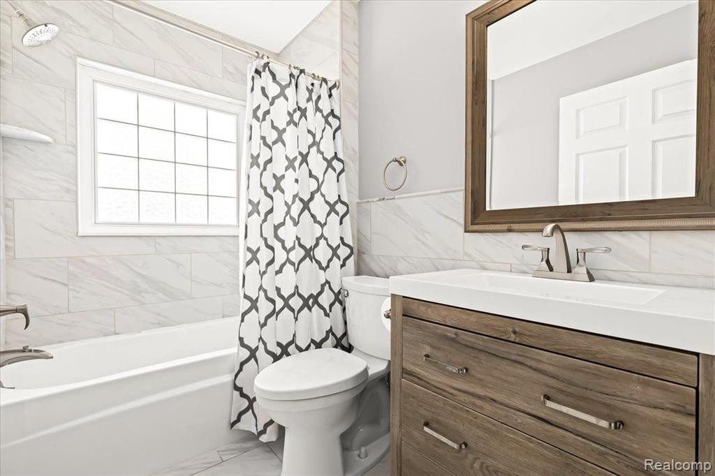 5811 TWIN OAKS Drive, Sterling Heights, MI 48314 — Photo 17