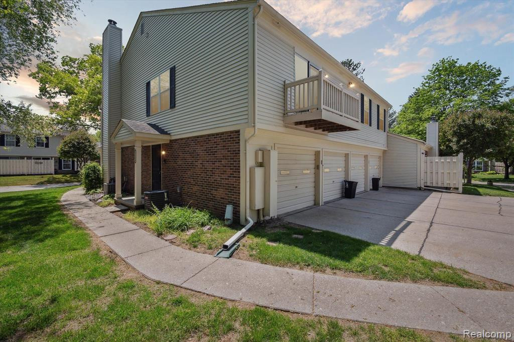 2128 HIDDEN MEADOWS Drive, D, Walled Lake, MI 48390 — front exterior
