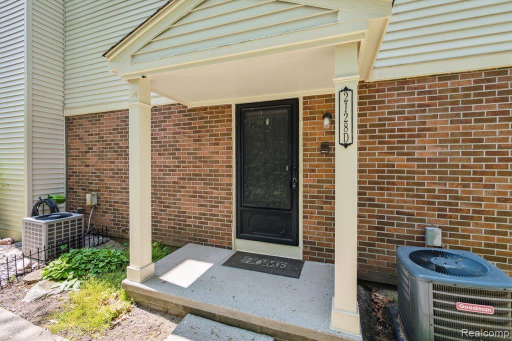 2128 HIDDEN MEADOWS Drive, D, Walled Lake, MI 48390 — Photo 5