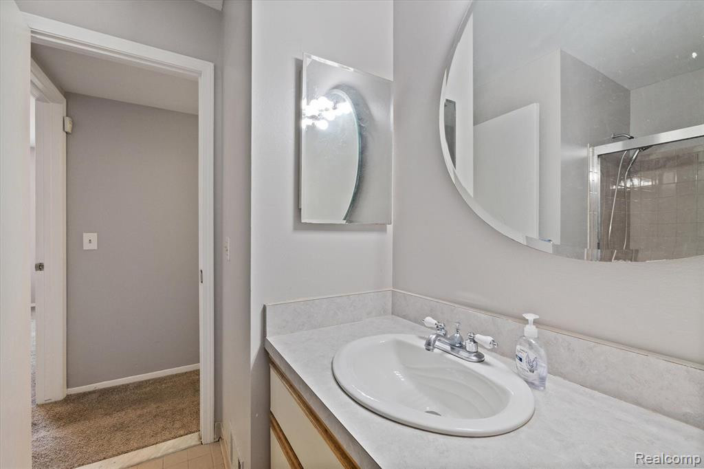 2128 HIDDEN MEADOWS Drive, D, Walled Lake, MI 48390 — Photo 20