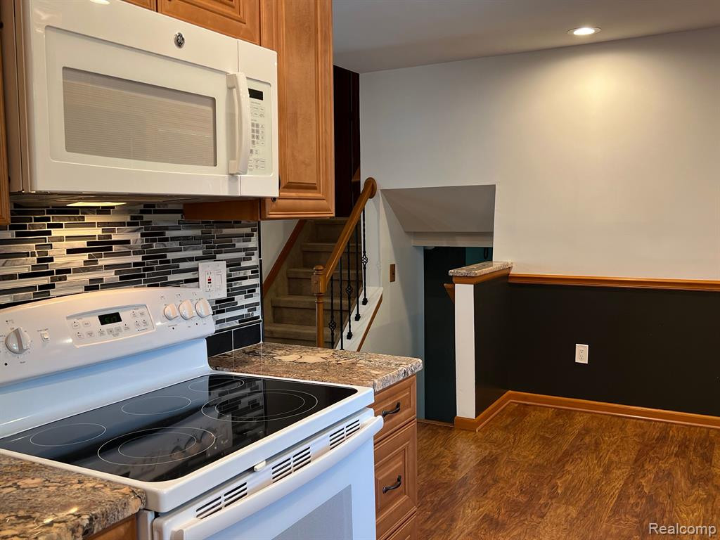 1147 HAMPSHIRE Drive, Canton, MI 48188 — Photo 11