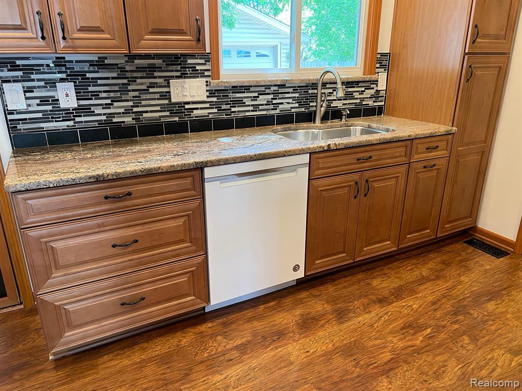 1147 HAMPSHIRE Drive, Canton, MI 48188 — Photo 12
