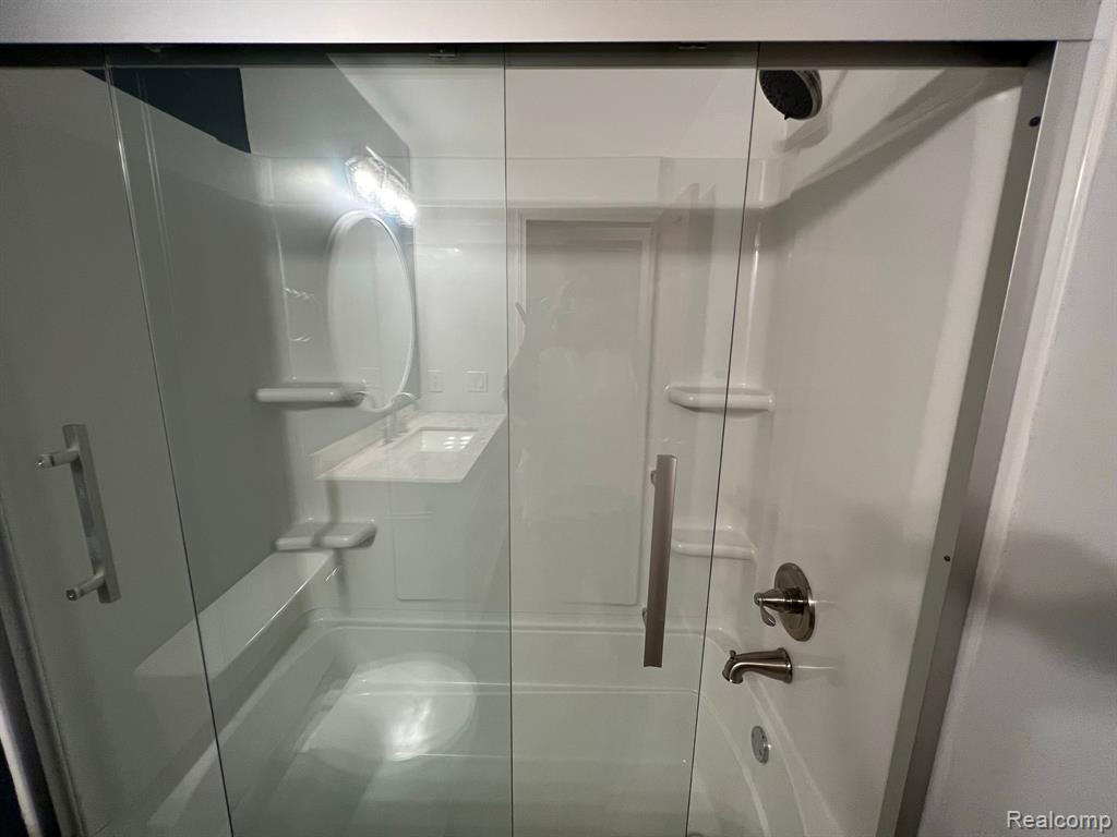 1147 HAMPSHIRE Drive, Canton, MI 48188 — Photo 15