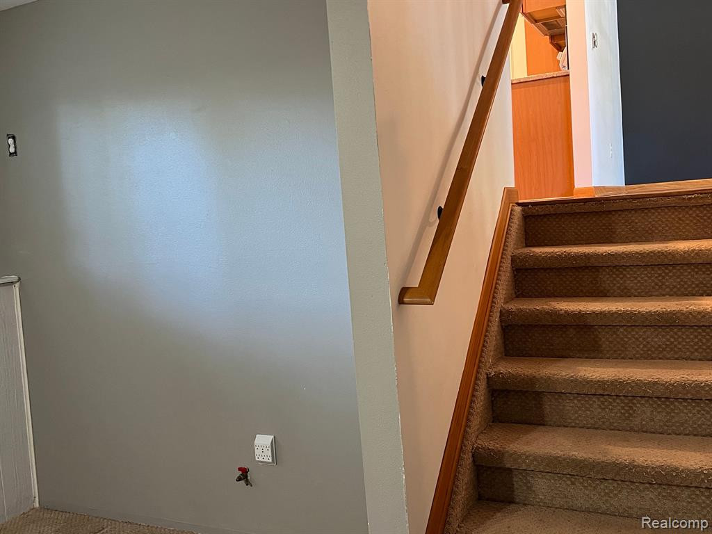 1147 HAMPSHIRE Drive, Canton, MI 48188 — Photo 20