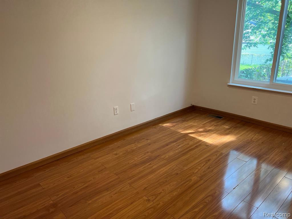 1147 HAMPSHIRE Drive, Canton, MI 48188 — Photo 23