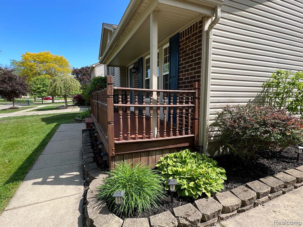 1147 HAMPSHIRE Drive, Canton, MI 48188 — Photo 33