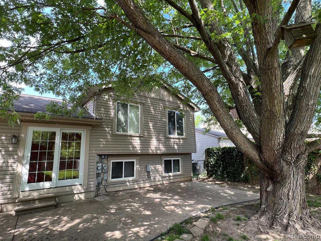 1147 HAMPSHIRE Drive, Canton, MI 48188 — Photo 34