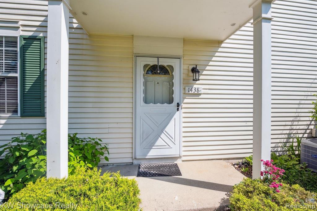 1438 MARINER Drive, Walled Lake, MI 48390 — Photo 4
