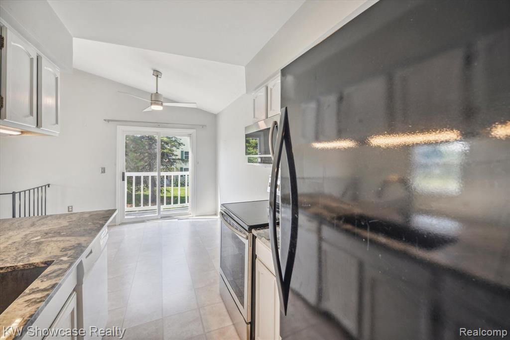 1438 MARINER Drive, Walled Lake, MI 48390 — Photo 12