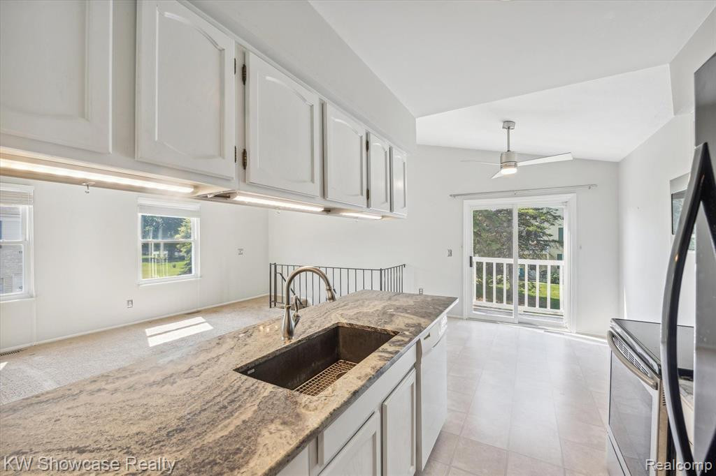 1438 MARINER Drive, Walled Lake, MI 48390 — Photo 13