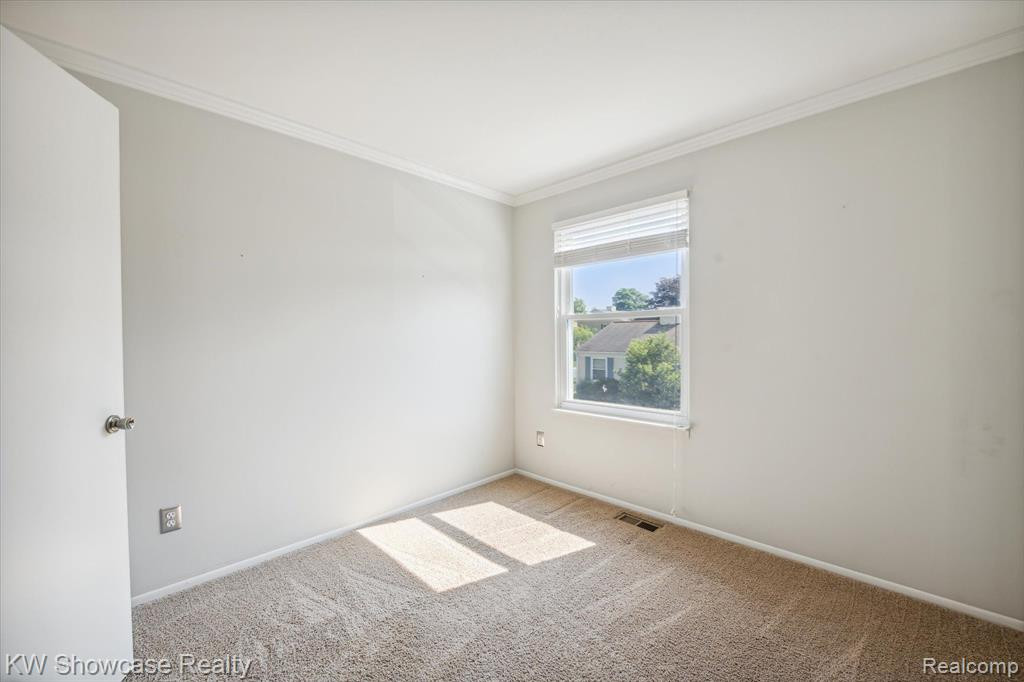 1438 MARINER Drive, Walled Lake, MI 48390 — Photo 17
