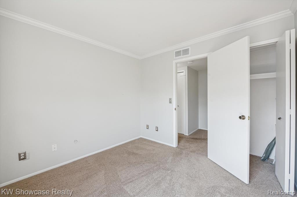 1438 MARINER Drive, Walled Lake, MI 48390 — Photo 18