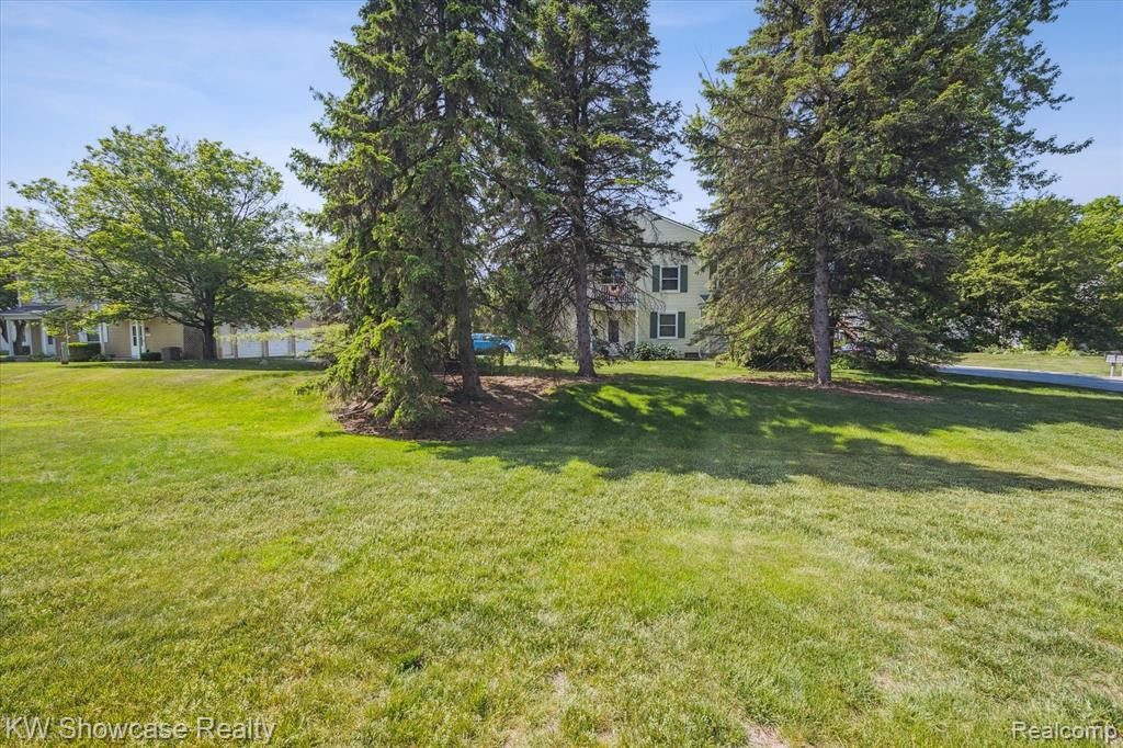1438 MARINER Drive, Walled Lake, MI 48390 — Photo 25