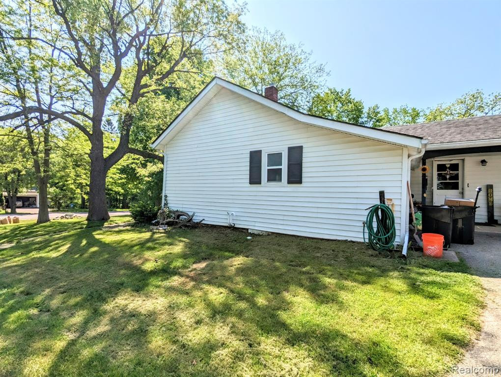 6883 JEFFERSON Road, North Branch, MI 48461 — Photo 3