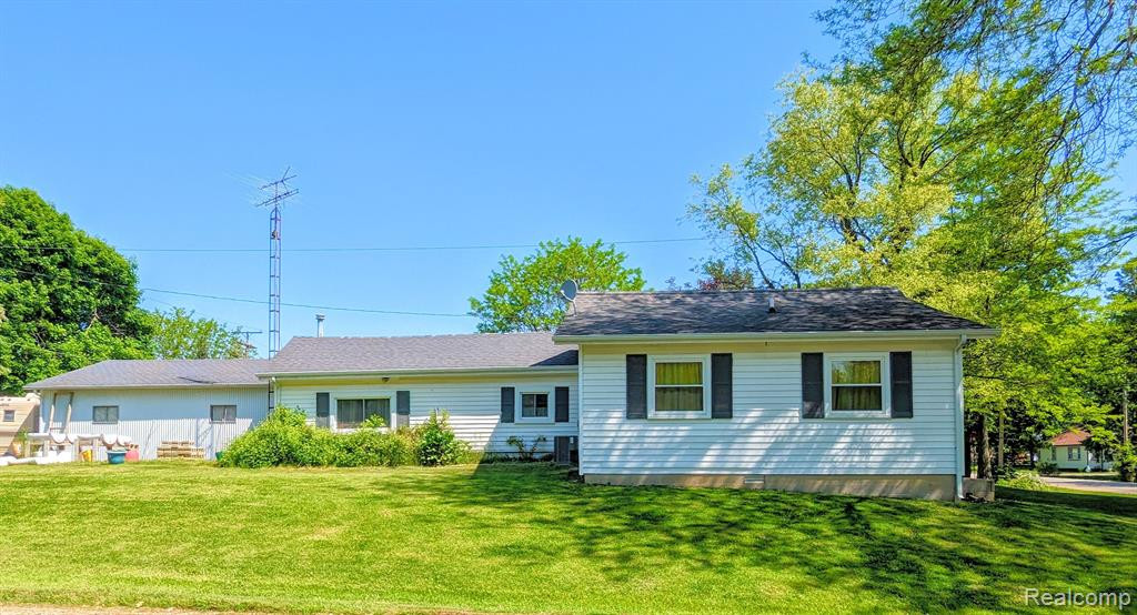 6883 JEFFERSON Road, North Branch, MI 48461 — Photo 4