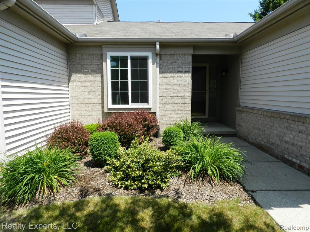 36616 DEERHURST N, Westland, MI — Photo 2