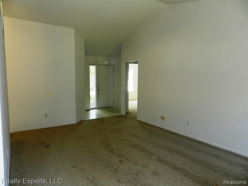 36616 DEERHURST N, Westland, MI — Photo 4