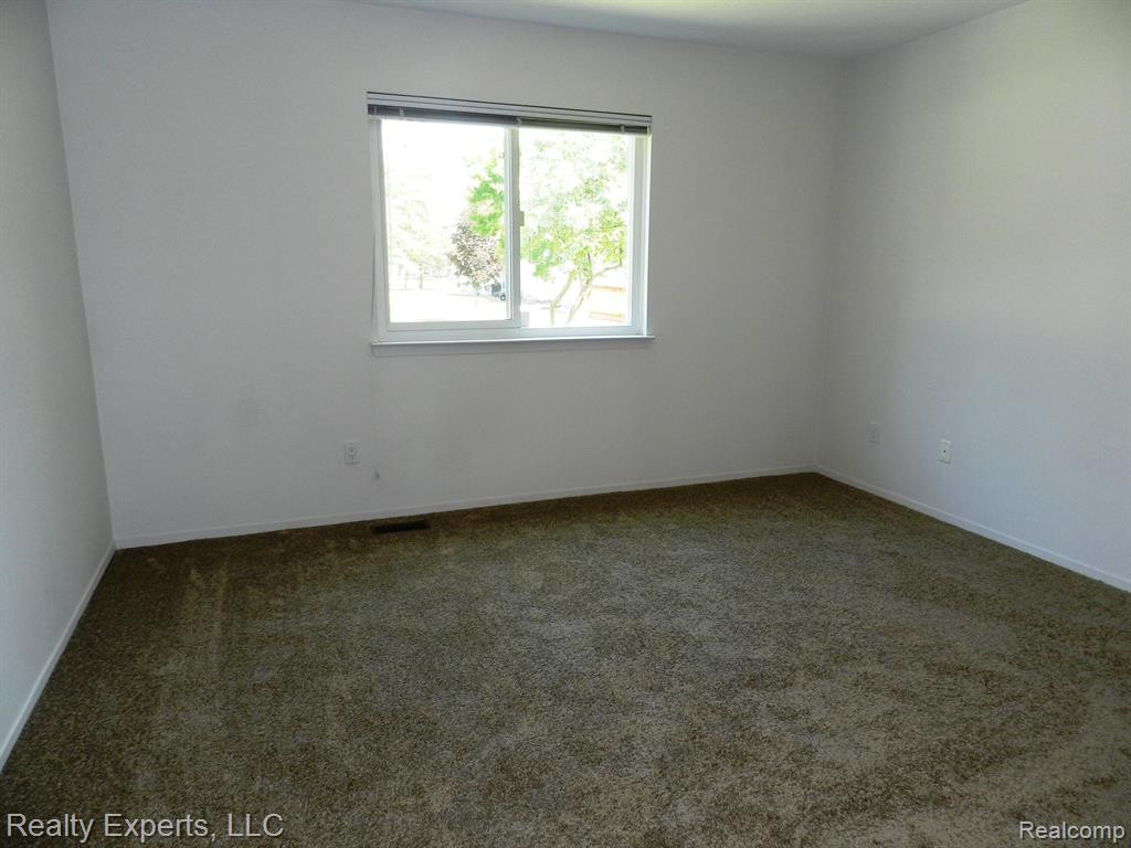 36616 DEERHURST N, Westland, MI — Photo 6
