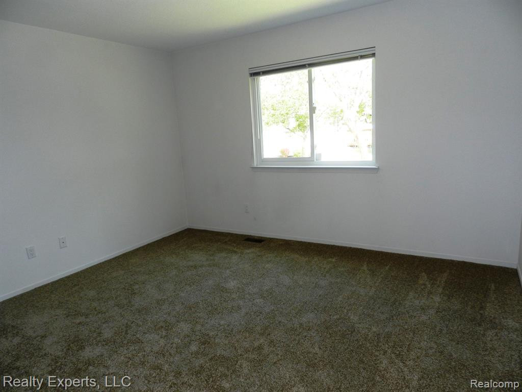 36616 DEERHURST N, Westland, MI — Photo 7