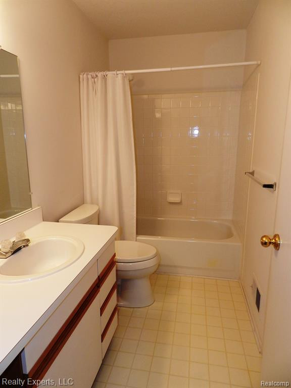 36616 DEERHURST N, Westland, MI — Photo 11