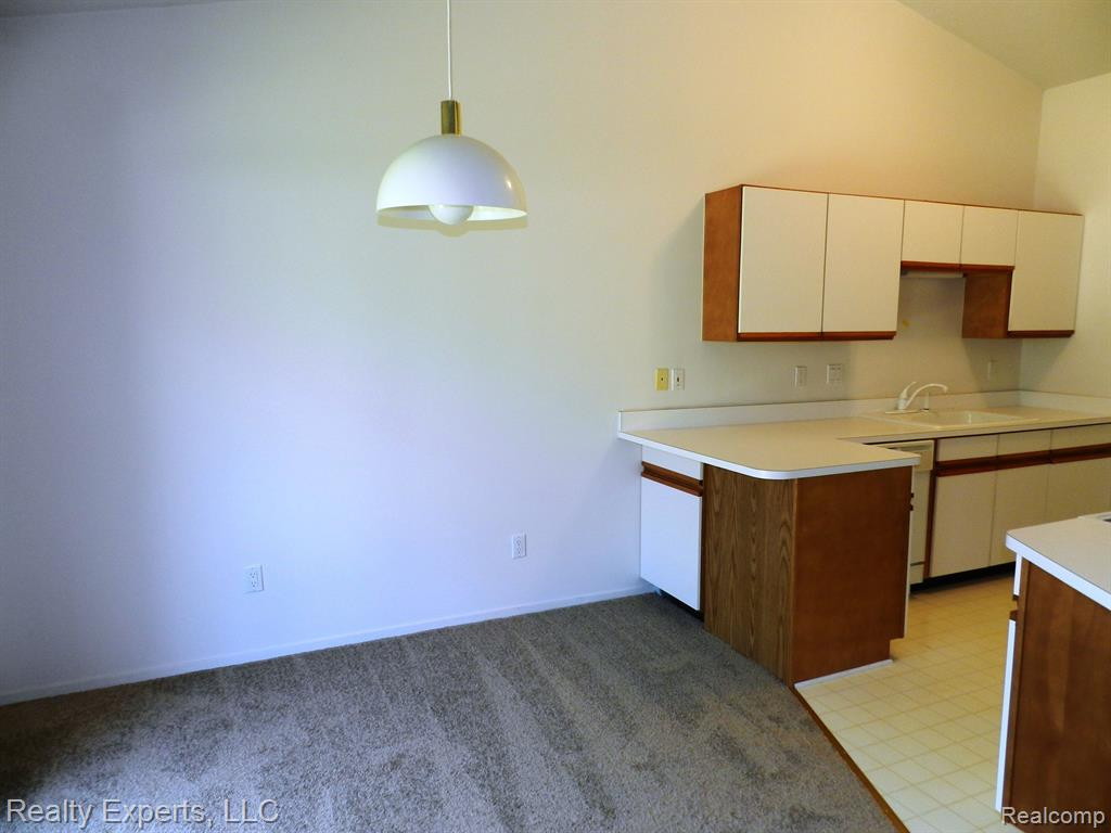 36616 DEERHURST N, Westland, MI — Photo 13