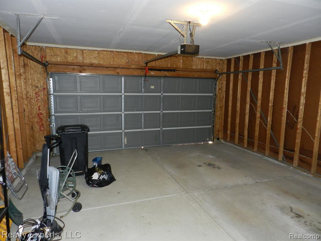 36616 DEERHURST N, Westland, MI — Photo 18