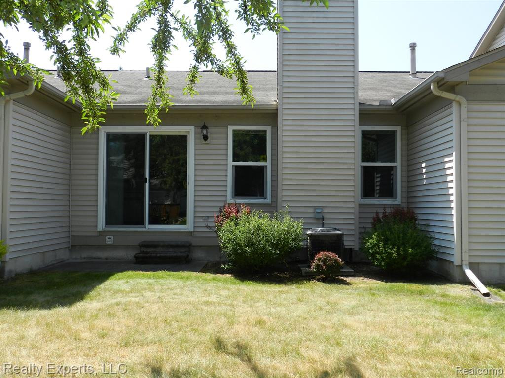 36616 DEERHURST N, Westland, MI — Photo 20