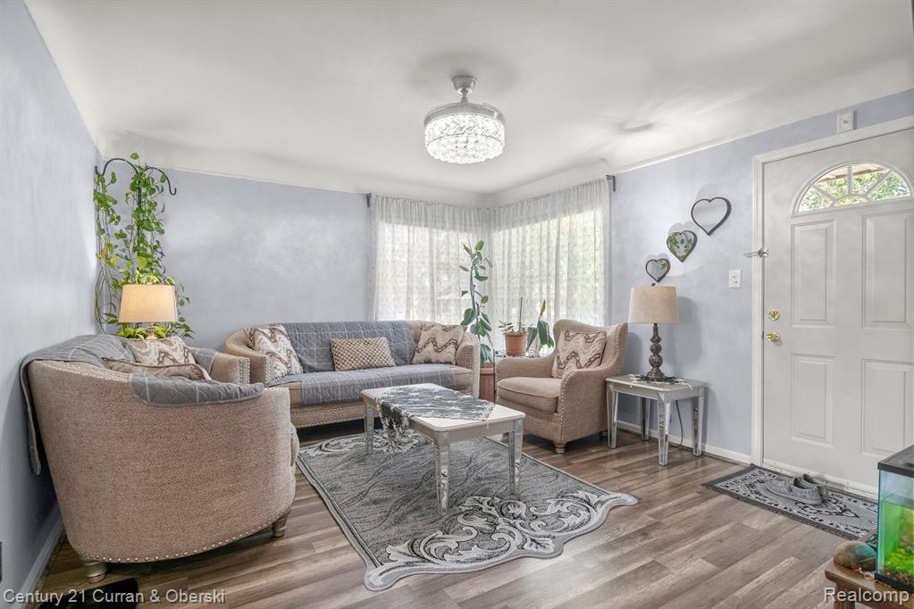 6906 FENTON Street, Dearborn Heights, MI 48127 — Photo 5