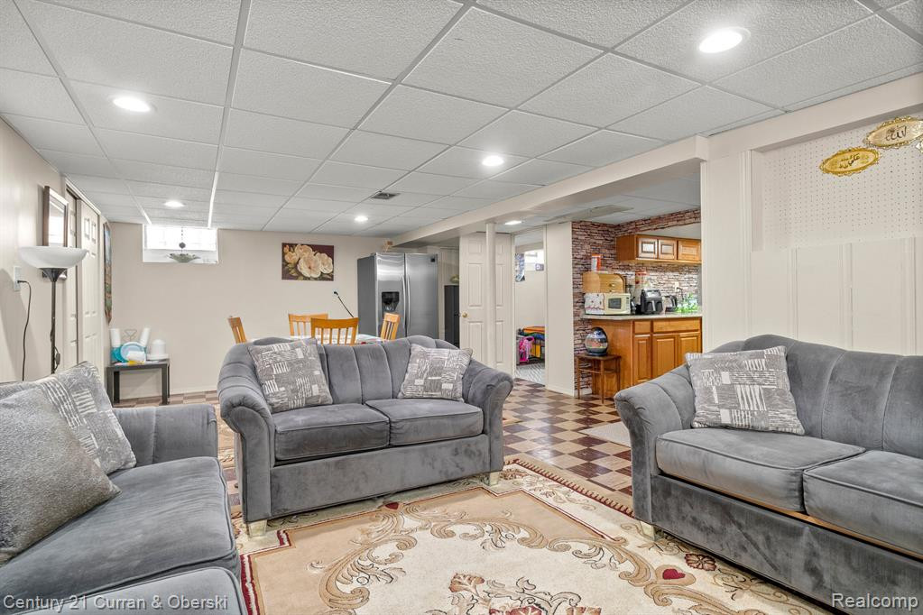 6906 FENTON Street, Dearborn Heights, MI 48127 — Photo 7