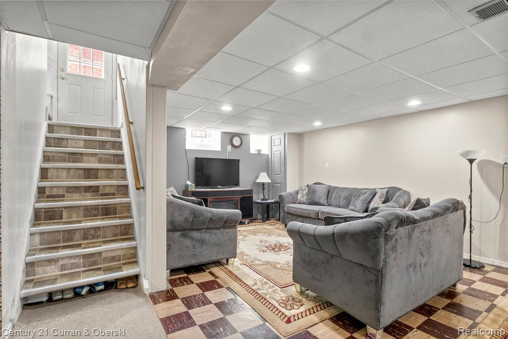 6906 FENTON Street, Dearborn Heights, MI 48127 — Photo 8