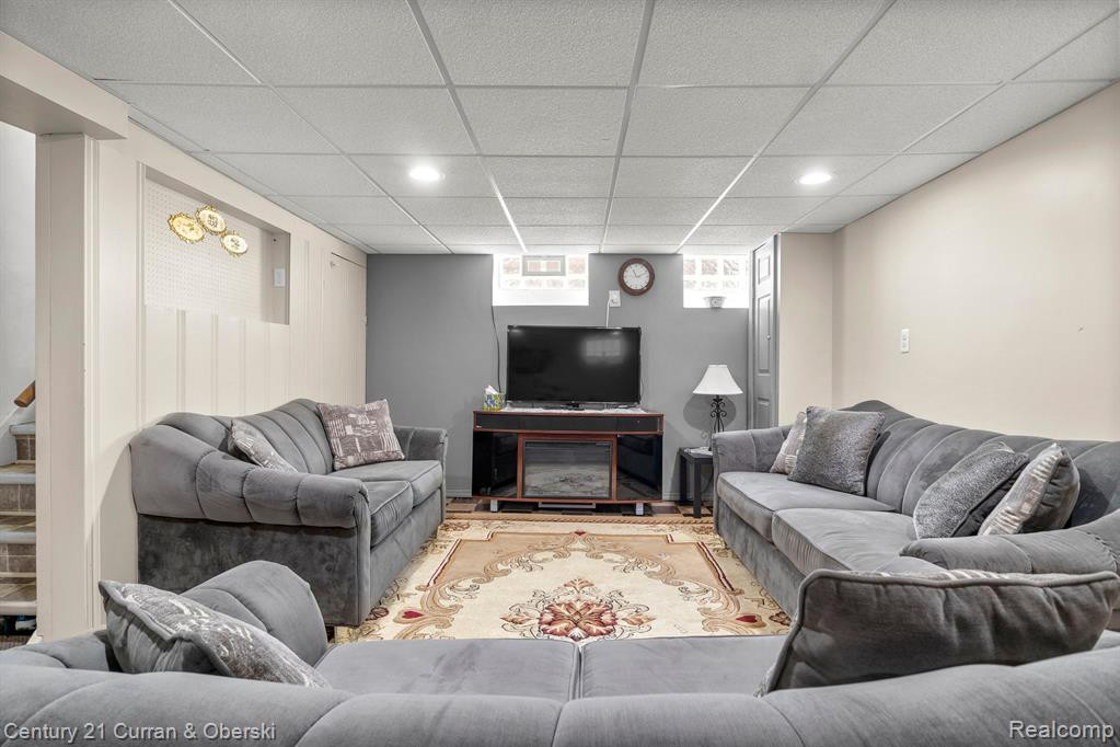 6906 FENTON Street, Dearborn Heights, MI 48127 — Photo 9