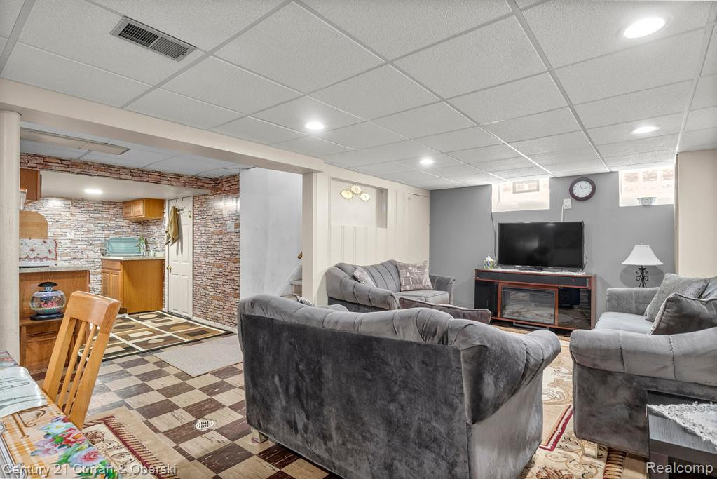 6906 FENTON Street, Dearborn Heights, MI 48127 — Photo 10