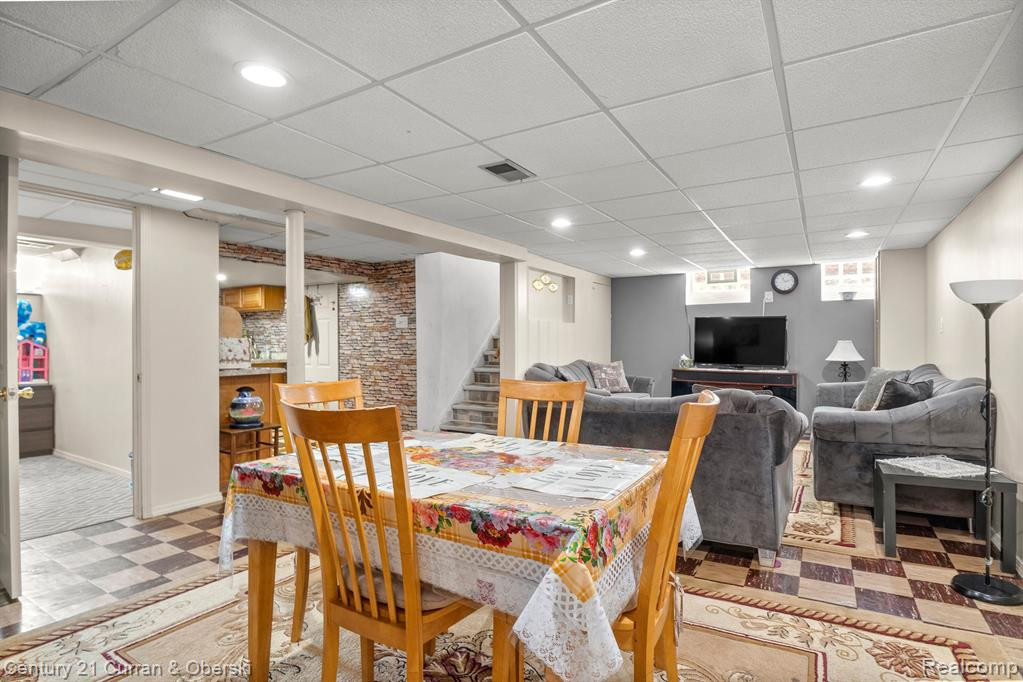 6906 FENTON Street, Dearborn Heights, MI 48127 — Photo 11