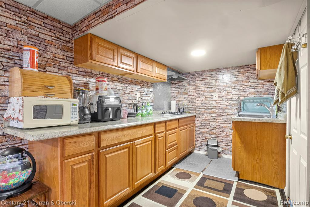 6906 FENTON Street, Dearborn Heights, MI 48127 — Photo 13