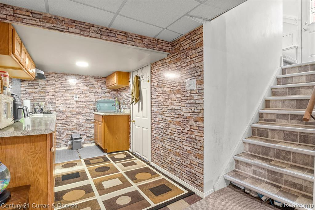 6906 FENTON Street, Dearborn Heights, MI 48127 — Photo 15