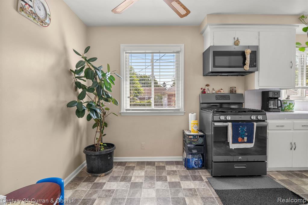 6906 FENTON Street, Dearborn Heights, MI 48127 — Photo 16