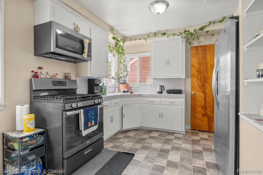 6906 FENTON Street, Dearborn Heights, MI 48127 — Photo 17